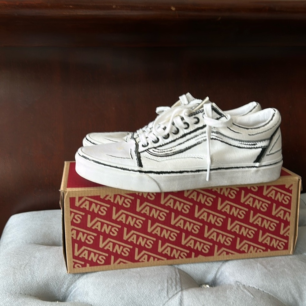 Size 10 Men’s Old Skool (cartoon sketch) Vans